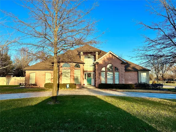 102 Ridge Dr, Sikeston, MO 63801