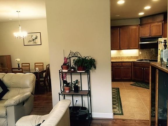 5th image of 479 Norwood Cir