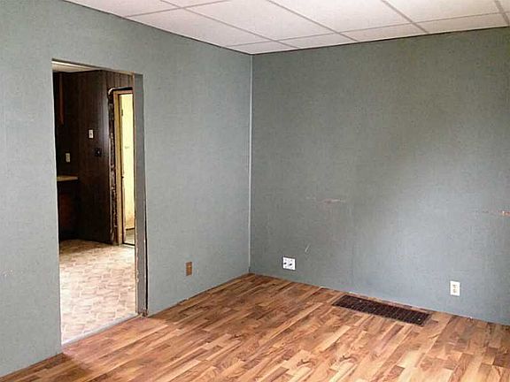 3rd image of 406 N Elm St