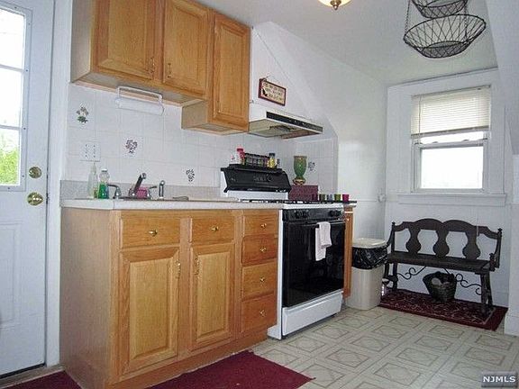 2nd image of 118 3rd Ave #2