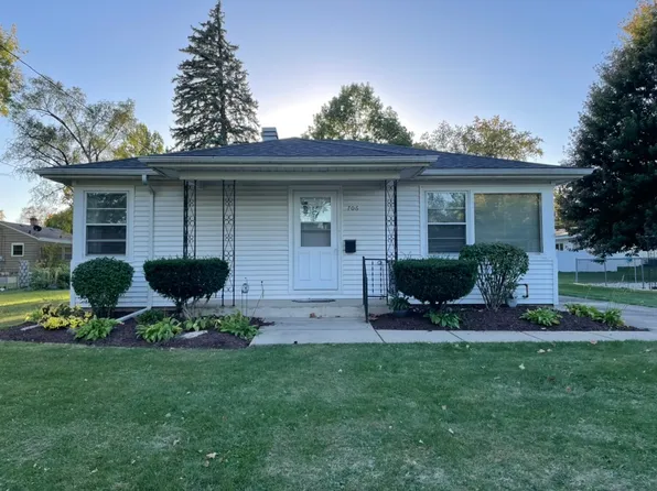706 Esta Dr, Plano, IL 60545