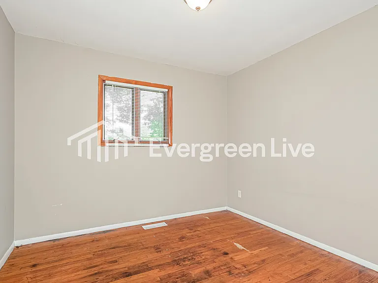 930 Lexington Park — Photo 11
