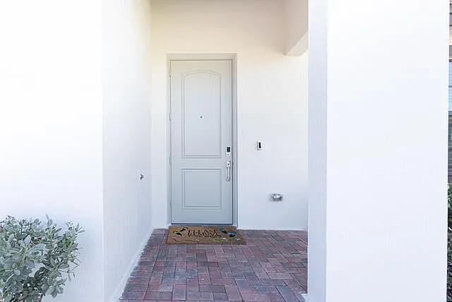 4 bed, 2.0 bath, 2300 sqft, $4,950 — Photo 4