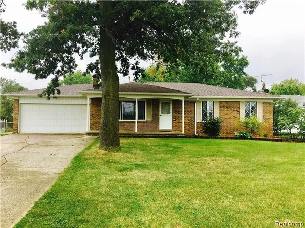 5657 Williams Lake Rd, Waterford, MI 48329