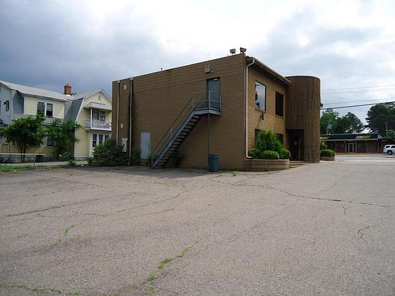 3rd image of 410 S Arkansas Ave