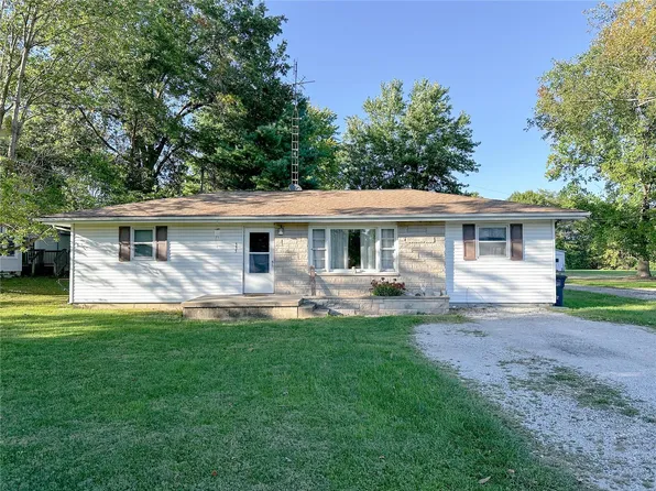 335 E Main St, Ramsey, IL 62080