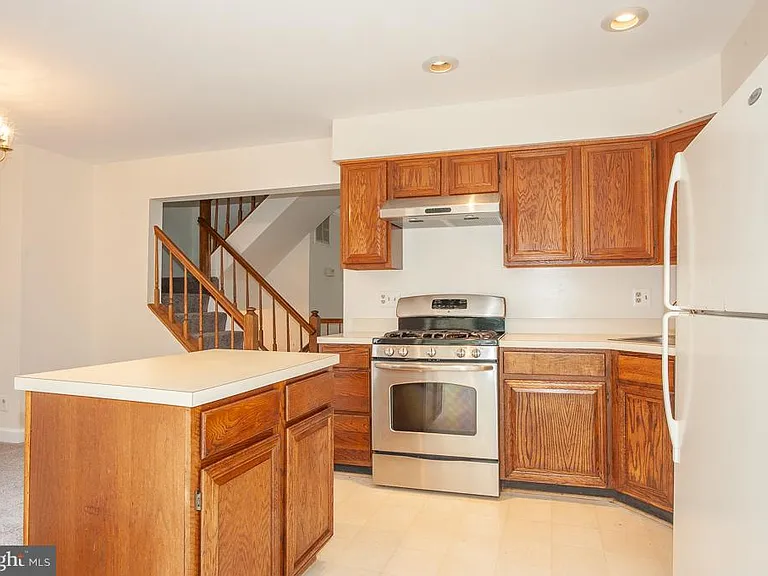 6071 Joust Ln — Photo 10