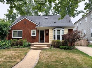 2124 Pembroke Rd, Birmingham, MI 48009