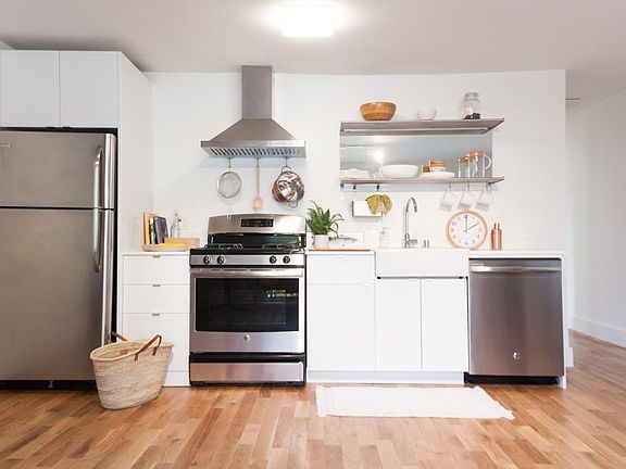2nd image of 1325 Sutherland St APT 5