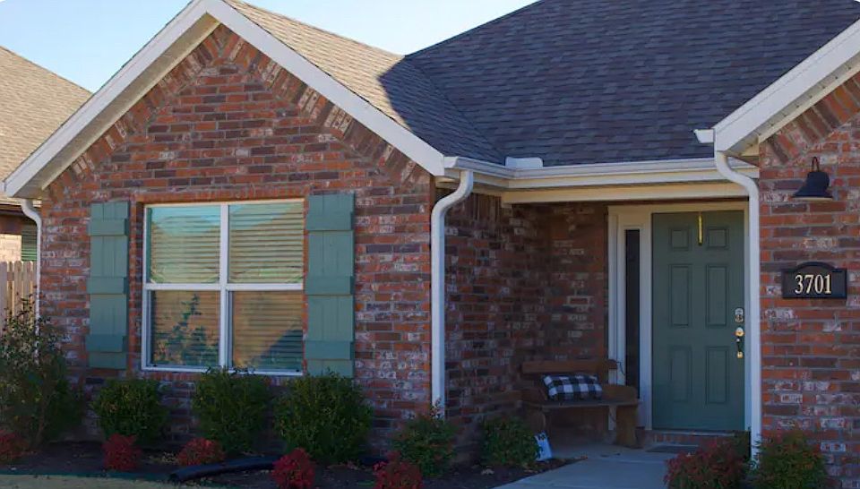 1st image of 3701 Mistletoe Ave
