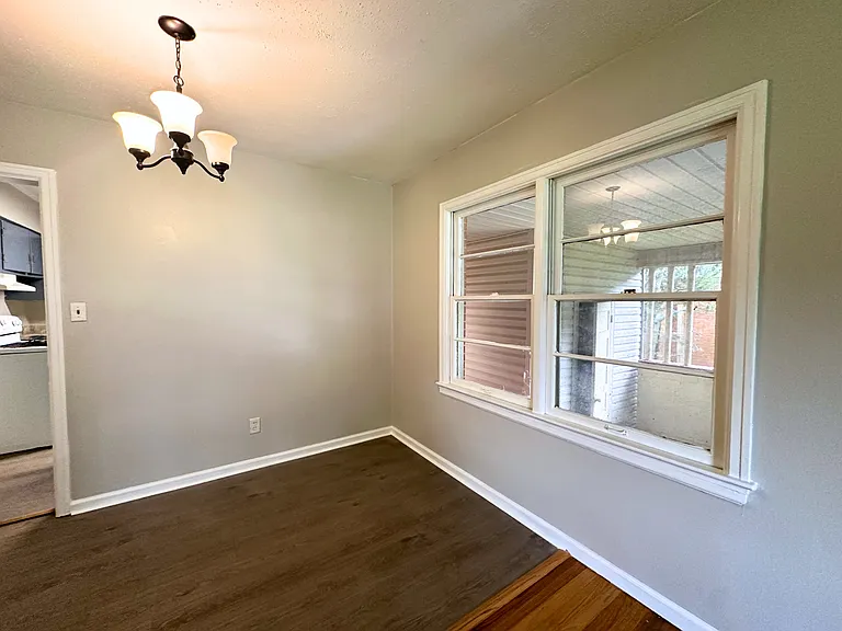 916 Delmar Dr — Photo 8