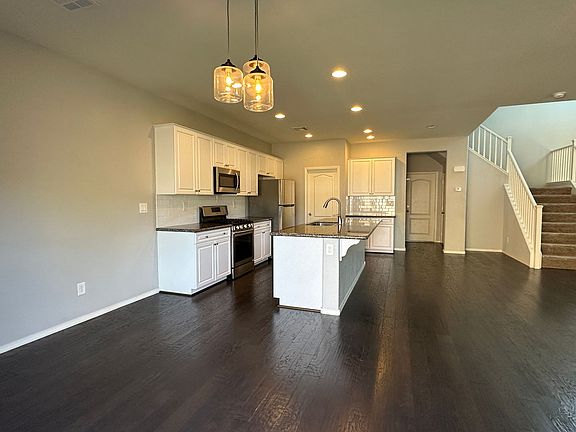 5th image of 10560 Mount Blackburn Ave