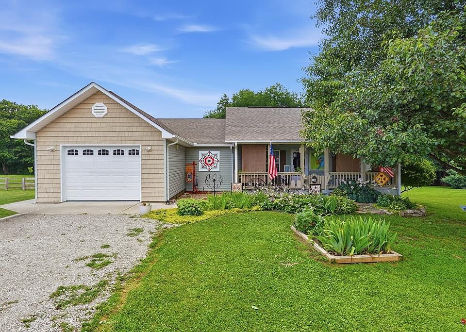 1st image of 821 Buffalo Trl