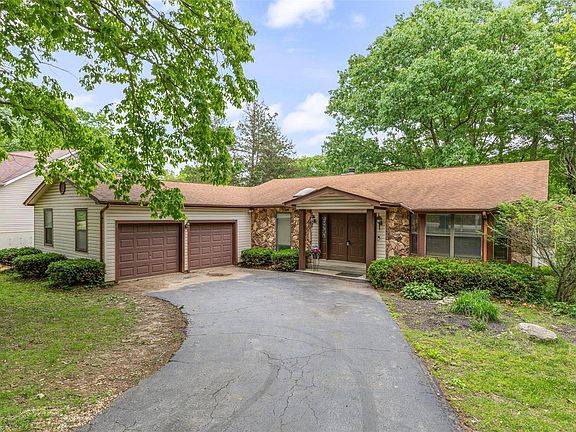2nd image of 9952 Tara Ln