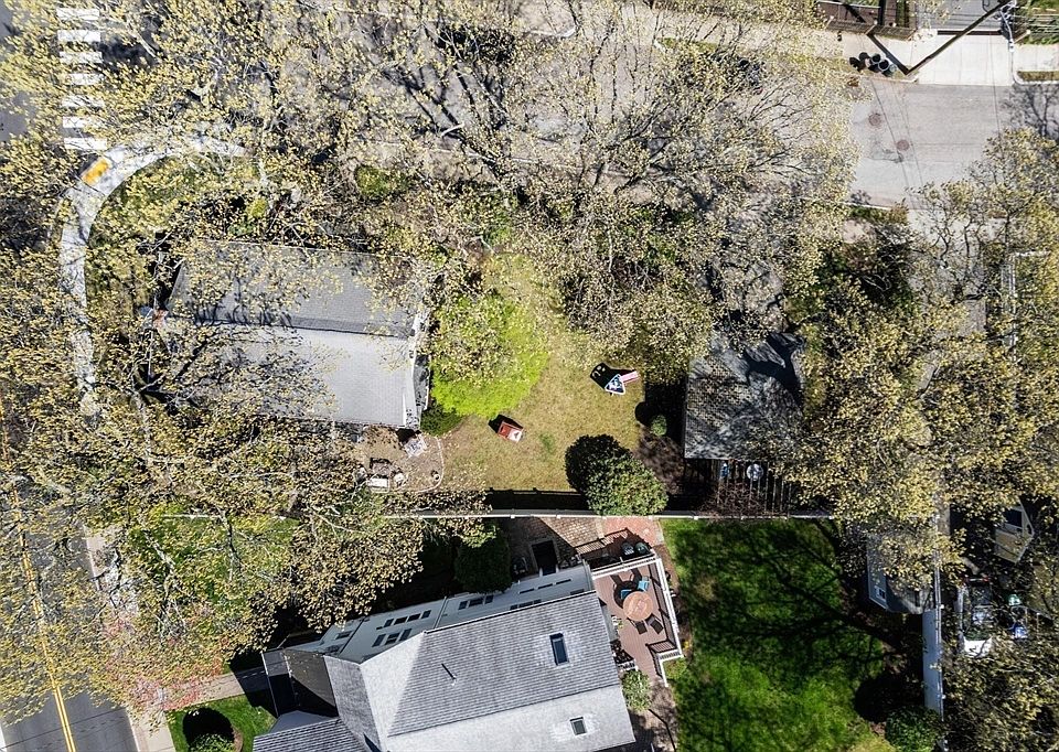 2nd image of 5 Ionia St