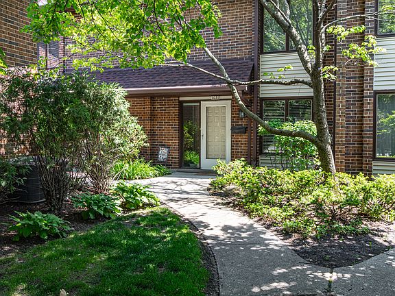 3rd image of 1071 Deerfield Pl