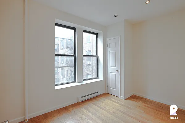 Rented by REZI | media 23