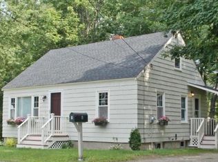 8 Marston St, Falmouth, ME 04105