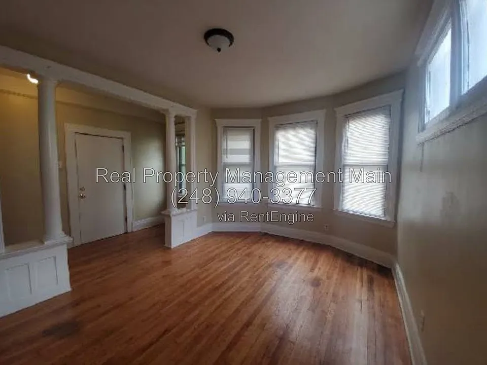 644 E Ferry St #2E