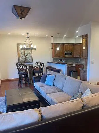 2 bed, 960 sqft, $3,900 — Photo 4