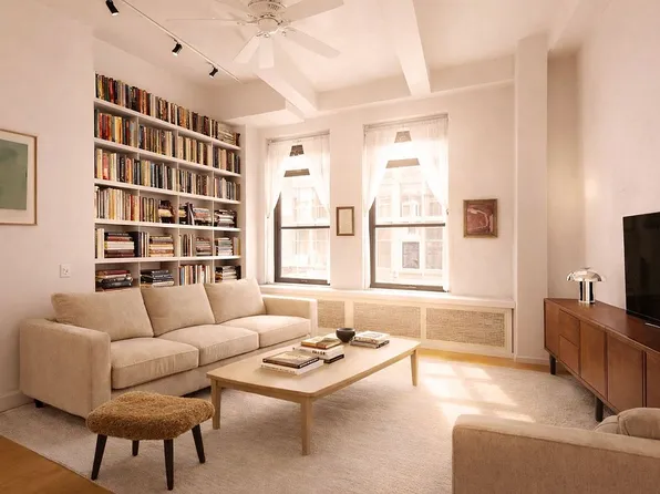 161 W 15th St APT 2D, New York, NY 10011