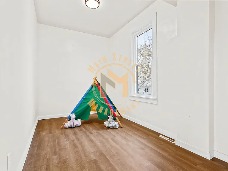 503 N Michigan St — Photo 8
