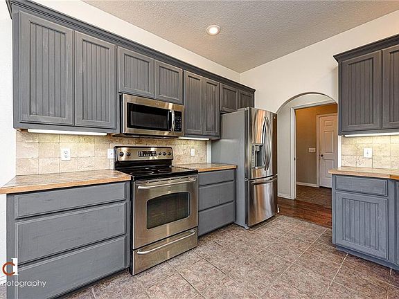 4th image of 14 Sudbury Ln