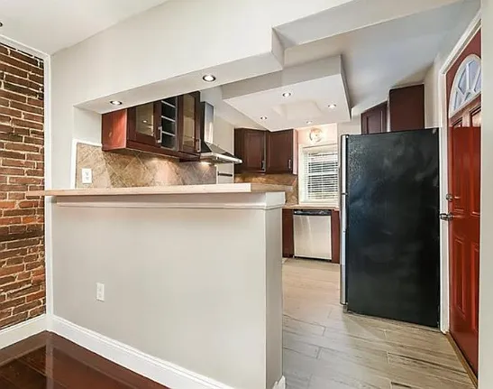 140 Home St — Photo 14
