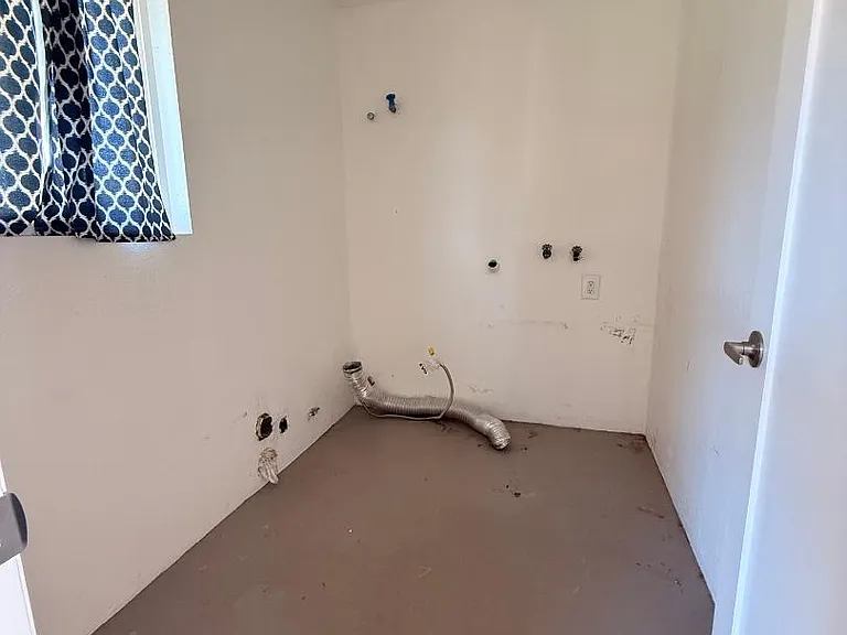 1535 Fischer Ave — Photo 15