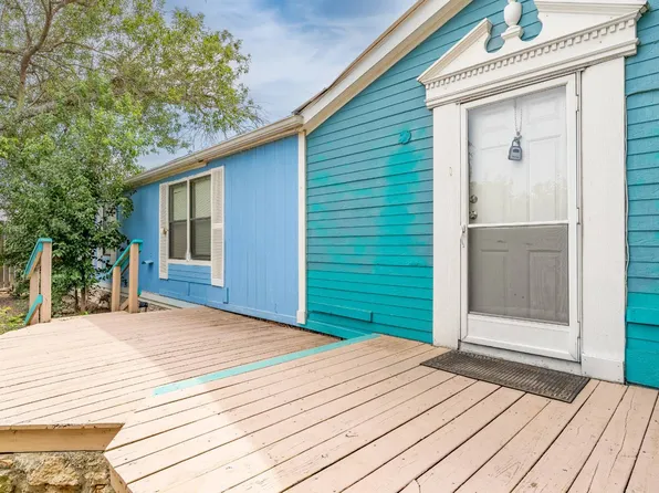 63 E Sunset Dr, Kerrville, TX 78028