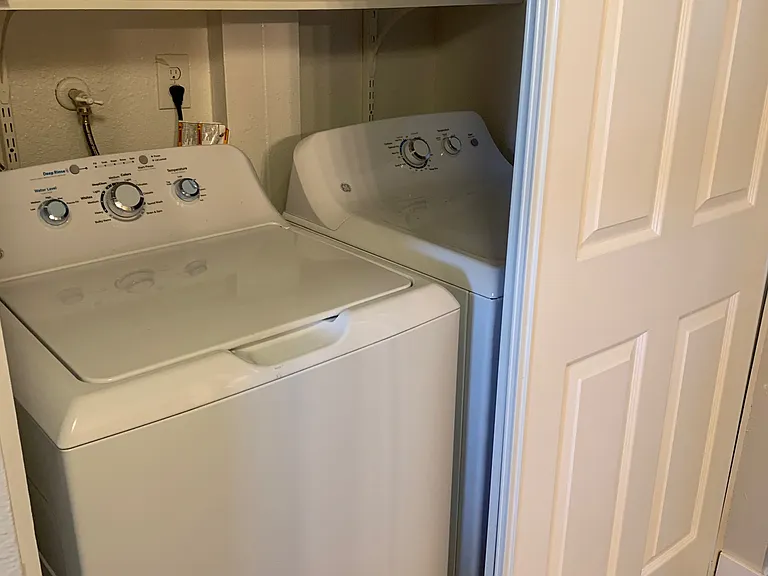 Courtview Apartments — Photo 3