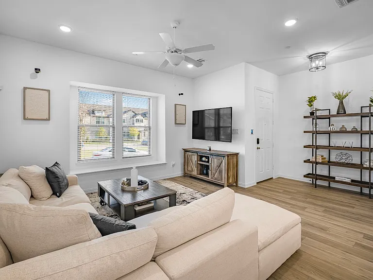 6539 Baritone Ct — Photo 2