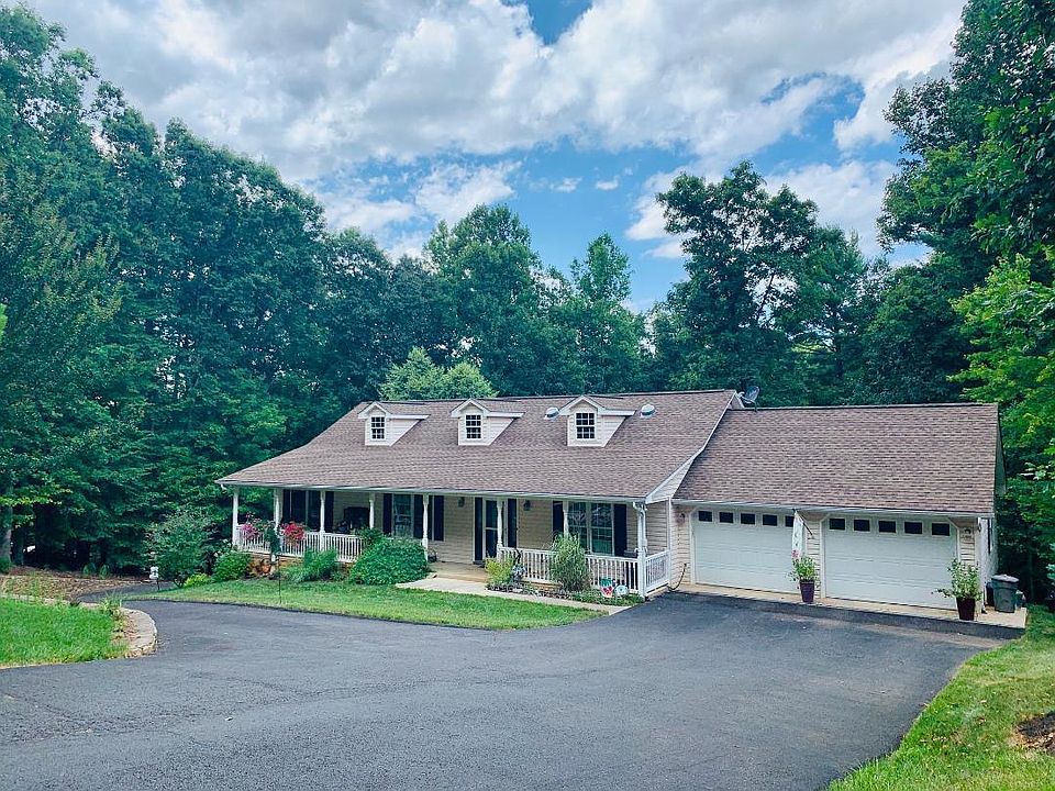 1st image of 205 Oak Crest Dr