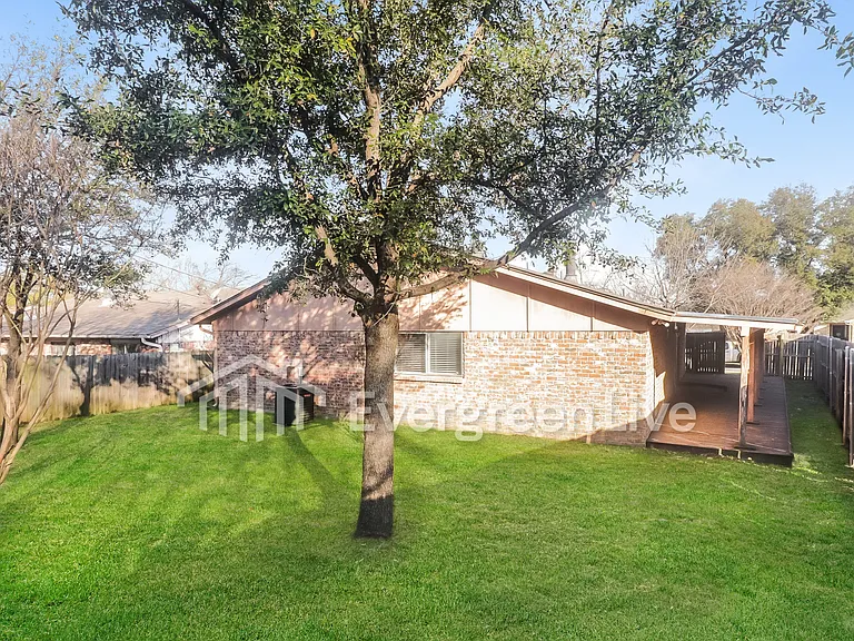 2404 Heathercrest Dr — Photo 17