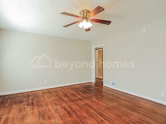 4th image of 1028 Broadmoor Dr
