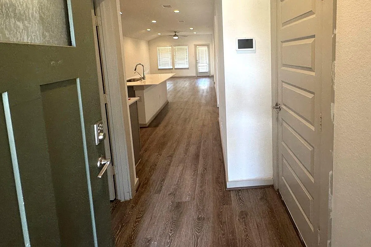 4 bed, 2.0 bath, 1586 sqft, $2,200 — Photo 3