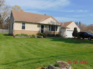 7763 Saxon Dr, Kirtland, OH 44094