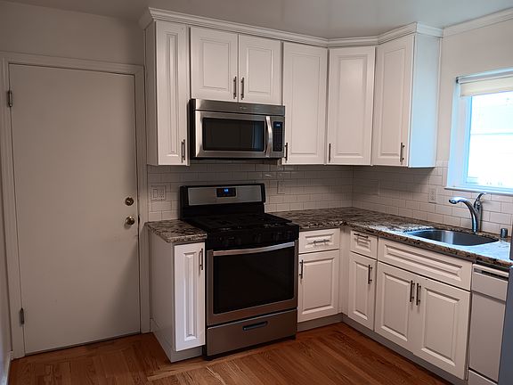 2nd image of 1004 Hudson St