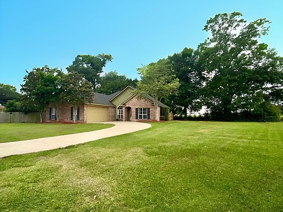 2nd image of 301 Teakwood Dr