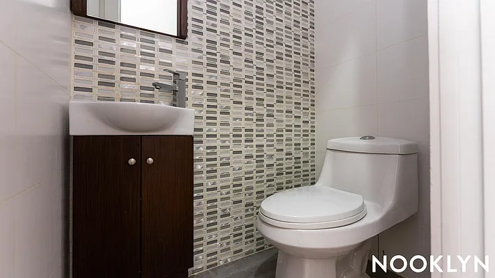 Rented by Nooklyn NYC LLC | media 18