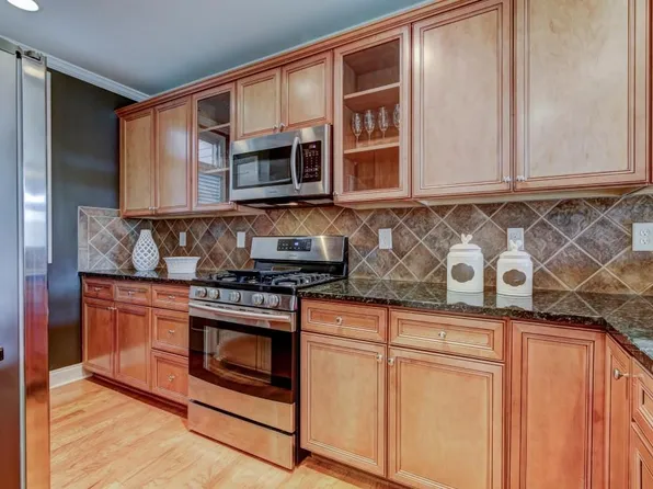 710 Creek View Ln, Roswell, GA 30075