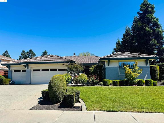 3rd image of 501 Winding Brook Ct