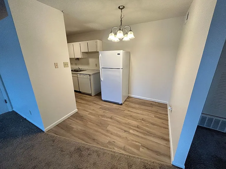 2309 W Broadway — Photo 9