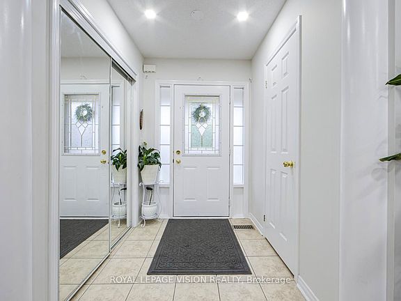 3rd image of 359 Bussel Cres