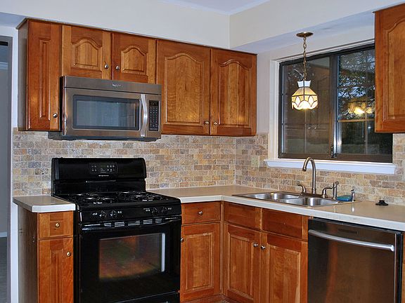 5th image of 9073 Mayflower Dr