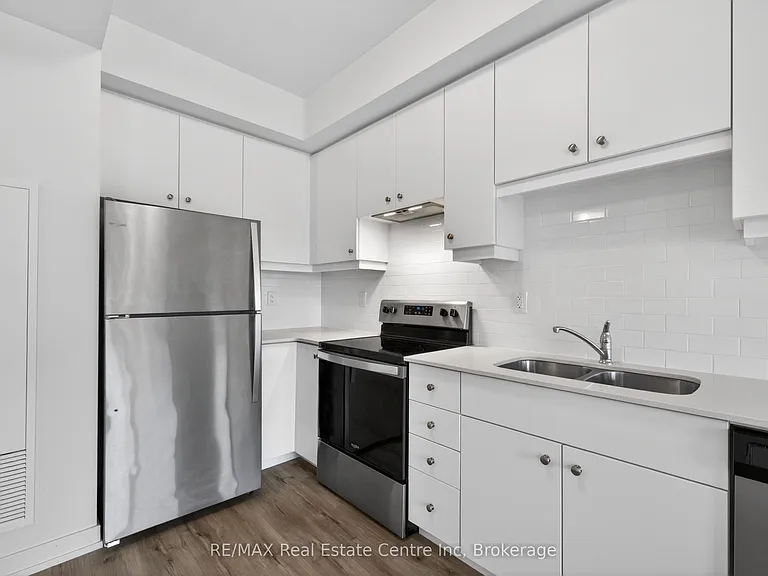 251 Northfield Dr E — Photo 10