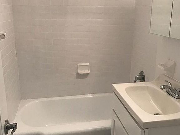 4th image of 2711 Newkirk Ave Unit 3H