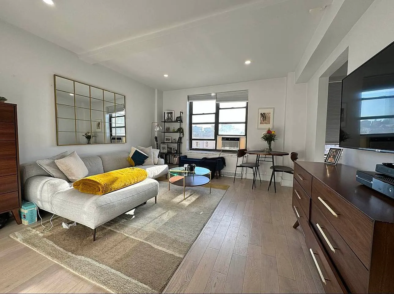 161 West 16th Street — Photo 1