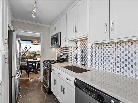 4th image of 4466 W Pine Blvd APT 15E