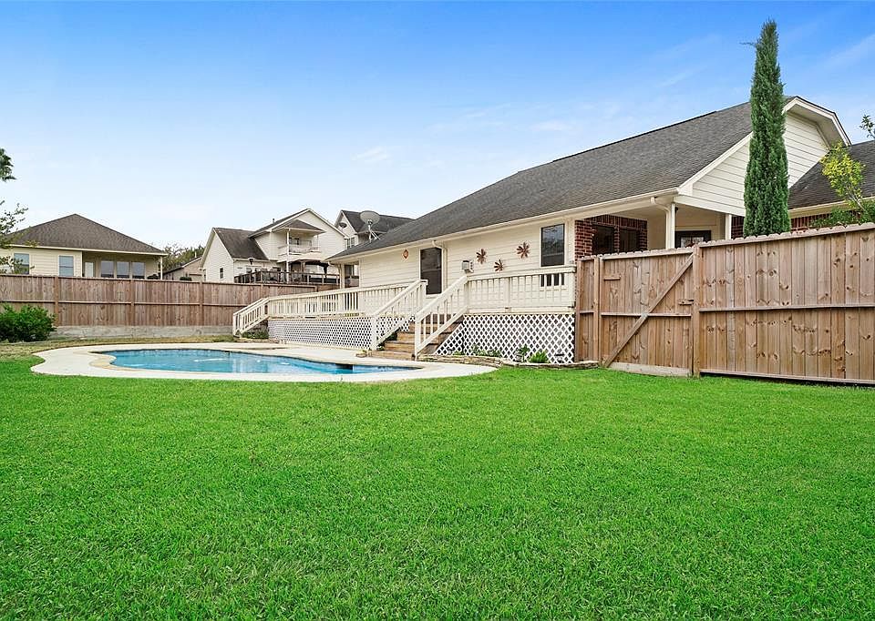 1st image of 104 Cove Place Ct